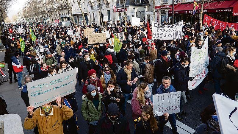 Face à toutes les divisions,  les travailleurs doivent défendre leurs intérêts de classe