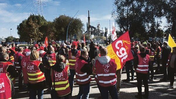 Vive la lutte des travailleurs des raffineries !
